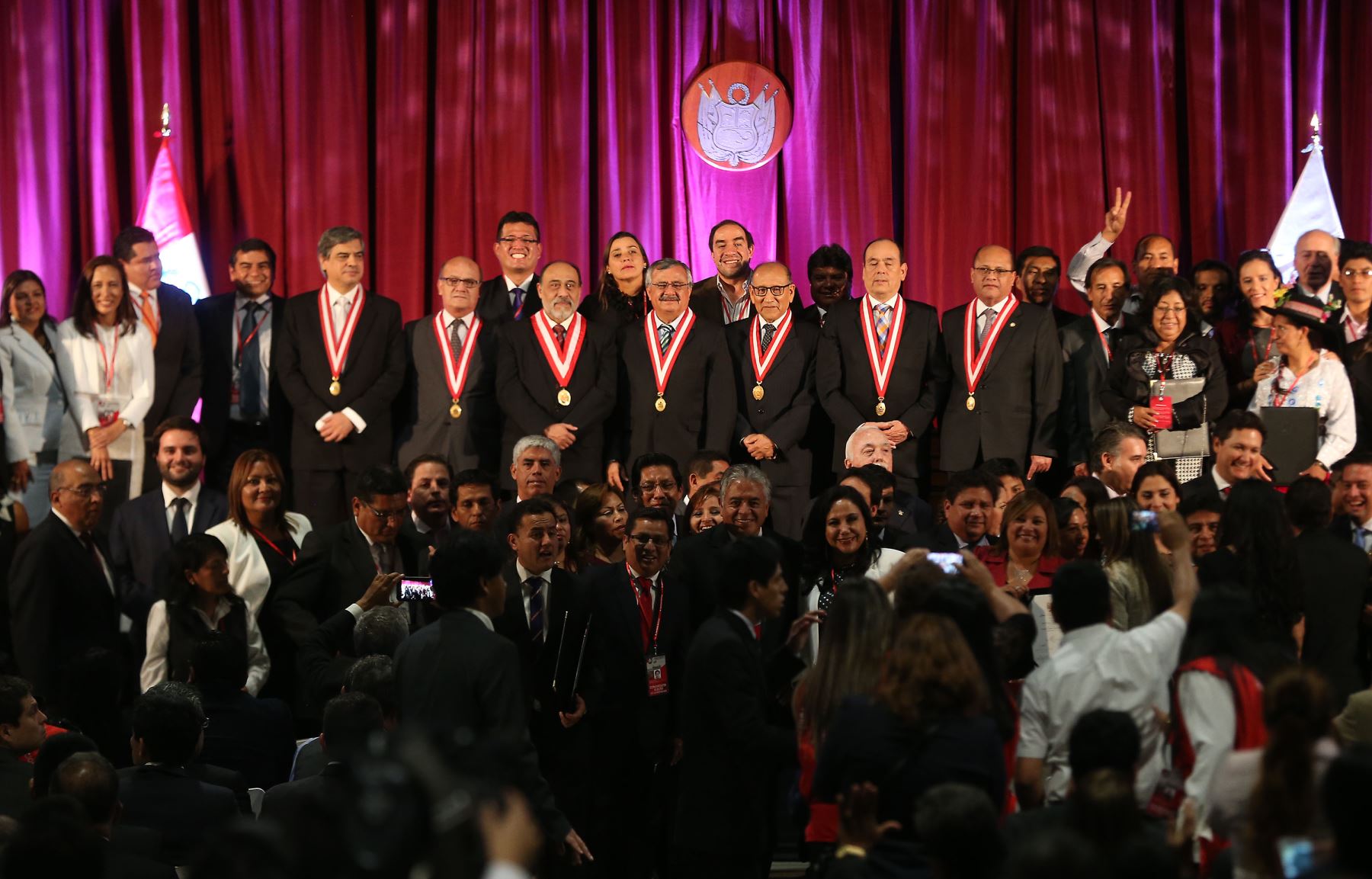  Congresistas y parlamentarios andinos ya tienen credenciales.