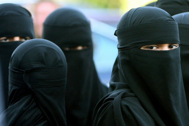  Discriminación a mujer embarazada por llevar un niqab en España.