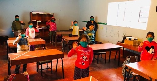  Clases semipresenciales: Así es la vuelta a las aulas en un colegio rural en Huarhua, sierra de Arequipa