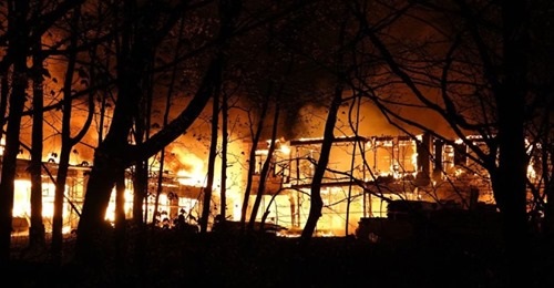 La mansión de US$ 20 millones del fundador de Pornhub se consume en un incendio que se presume provocado