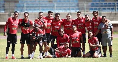  Selección Peruana entrenó en una cancha en malas condiciones previo al duelo ante Venezuela